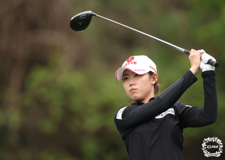 [두산건설 We've 챔피언십 3R] 황유민, 선두 질주…KLPGA 투어 시즌 첫 우승 예약