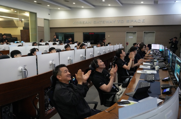과기부, 국내 최초 '초소형 군집위성 1호' 발사 성공 최종 확인
