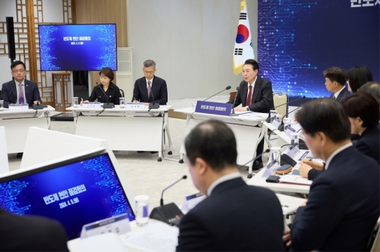 尹대통령 “AI 3대 국가로 도약…2027년까지 9.4조 투자”