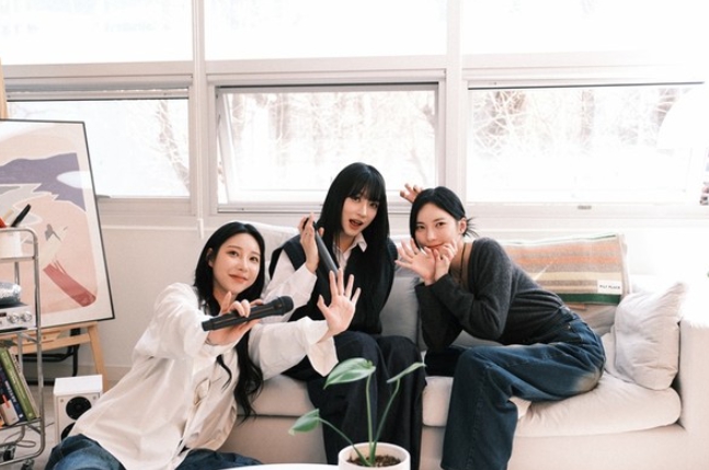 인플루언서 걸그룹 257(이오칠), 오늘(17일) 첫 싱글 ‘BLACK OUT’으로 정식 데뷔! 