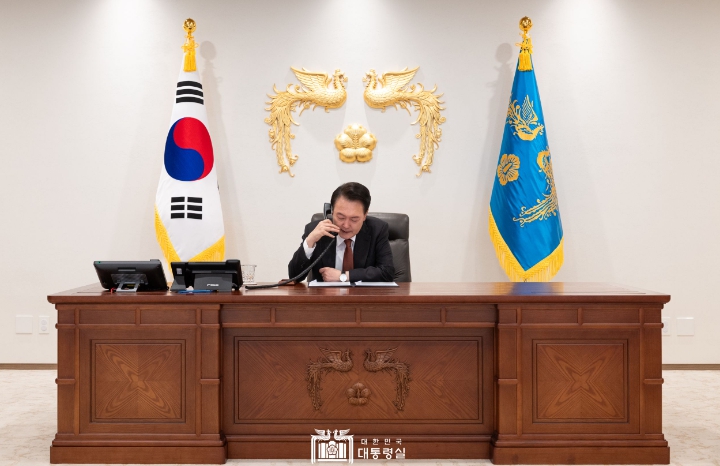 尹대통령, 싱가포르 웡 신임 총리와 통화…"디지털·AI 협력 강화"