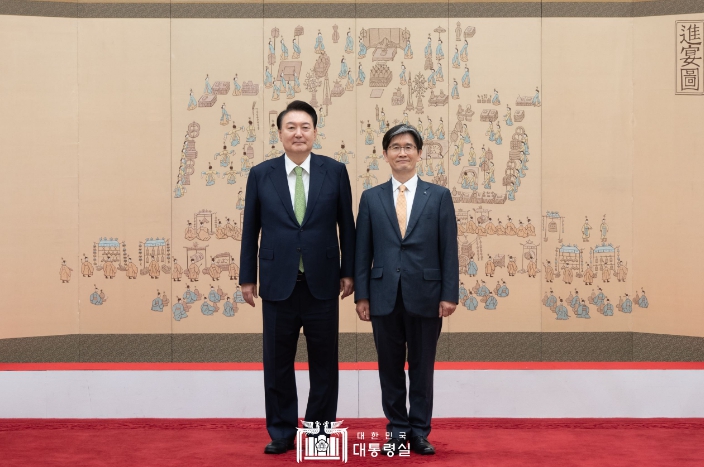 尹 대통령, 고위공직자범죄수사처장 임명장 수여