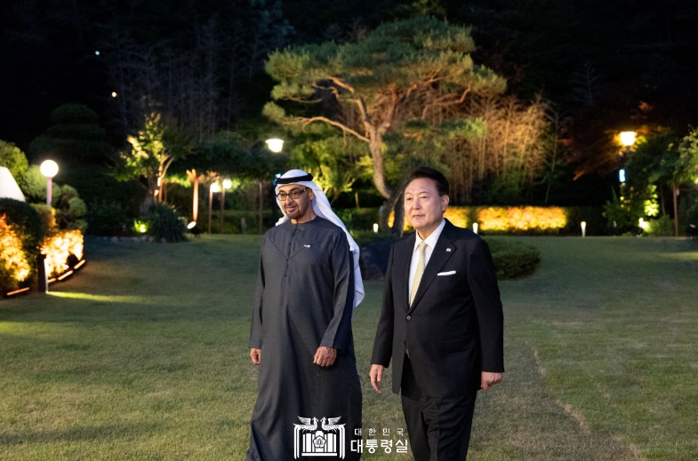 尹대통령, 모하메드 UAE 대통령과 차담…“한국을 가족처럼 생각”