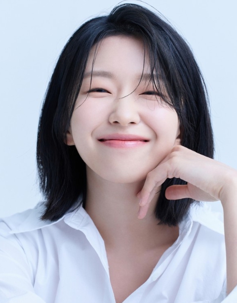윤가이, 정극으로 돌아왔다! SBS '인사하는 사이' 출연 확정…직장상사 한지민과 케미 예고!