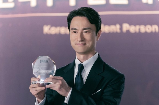 '완벽한 가족' 김병철, 잘나가는 변호사 ‘최진혁’ 완벽 흡수!
