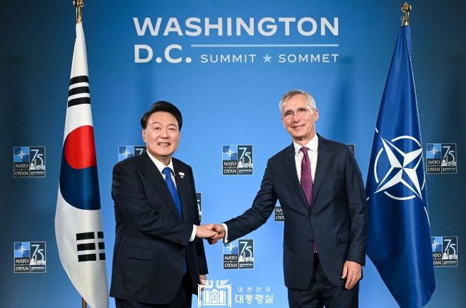 尹 대통령, NATO 정상회의 계기 NATO 사무총장 면담