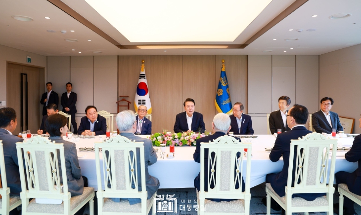 尹 대통령, 통일·외교 원로 간담회