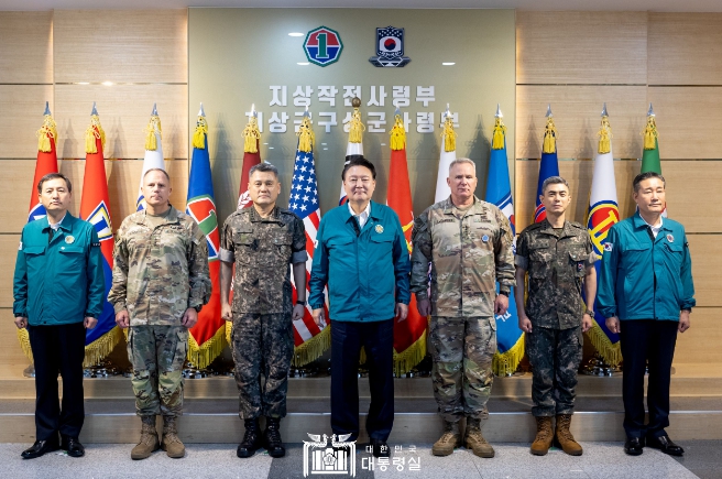 尹 대통령, '을지 자유의 방패(UFS)' 연습 중 육군 지상작전사령부 방문 및 장병 격려