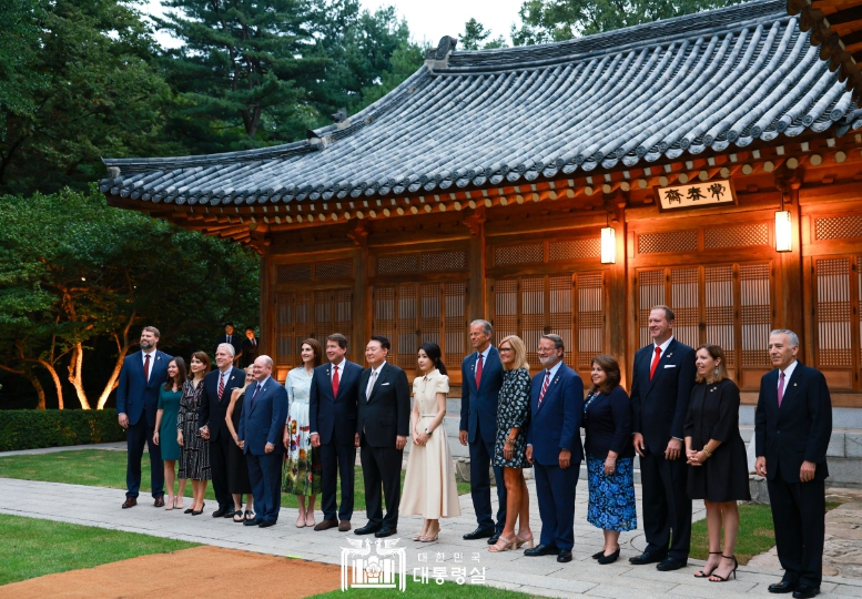 尹 대통령 부부, 美 상원 의원단 부부 초청 만찬 개최