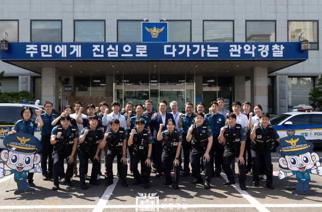 尹대통령, 추석 연휴 경찰·소방 격려 방문…김건희 여사 장애아동시설 봉사활동
