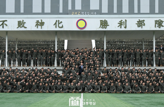 尹 대통령, 군·가족과 지역 주민 의료지원 시행 중인 15사단 의무대대 방문 및 사단 장병 격려