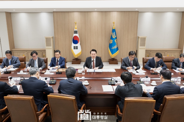 윤석열 대통령, 중동사태에 따른 긴급 경제·안보 점검회의