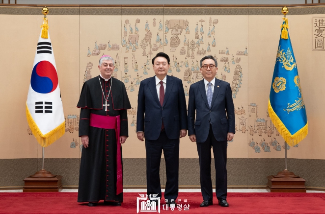 윤석열 대통령, 주한대사 신임장 제정식