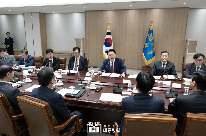 윤석열 대통령, 대외 여건 변화에 따른 경제·안보 점검회의