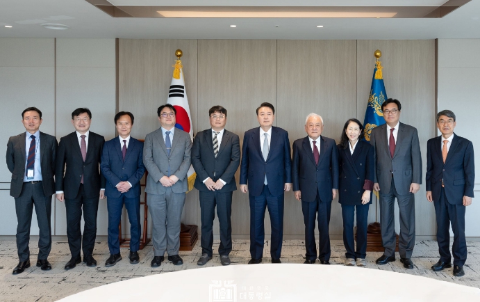 尹 대통령, 국민통합위원회와 오찬