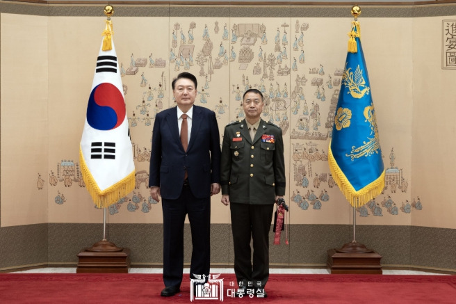 尹 대통령, 중장 진급자에 삼정검 수치 수여