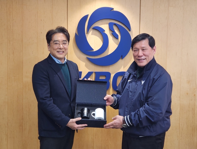 KBO 허구연 총재, 한국리틀야구연맹 김승우 회장과 야구 발전 교류 논의