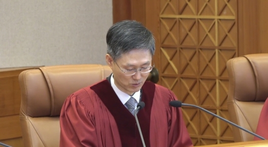 "대통령 윤석열을 파면한다"…헌재 재판관 전원일치 결정