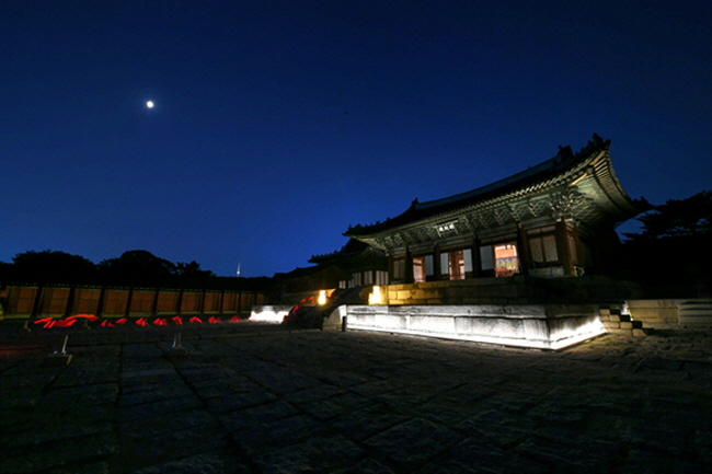 201812180944380700창경국야경1.jpg