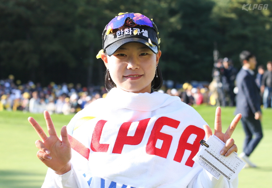 875-2019_10_우승 확정후 포즈 취하는 임희정.jpg