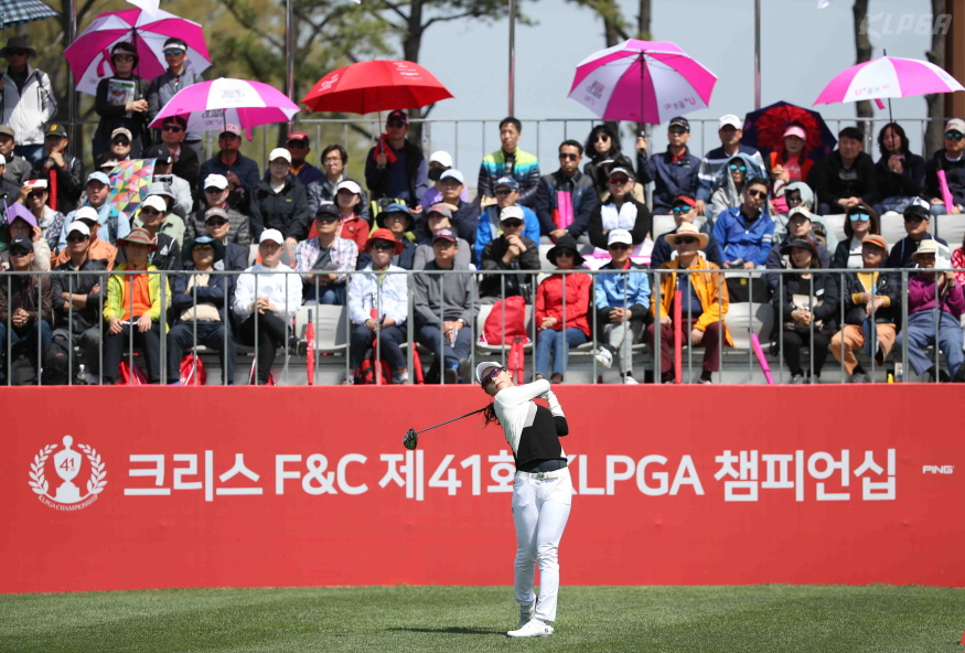 875-김자영2%20%201번홀%20티샷%20날리고%20있다_20190427klpga챔피언십.jpg