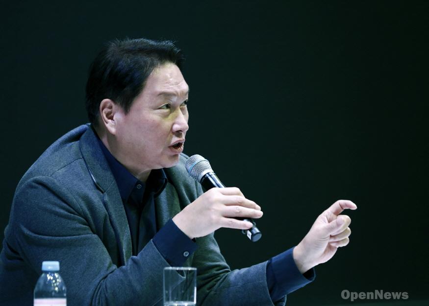 875-2025010901_SK최태원회장_미국CES_1.jpg